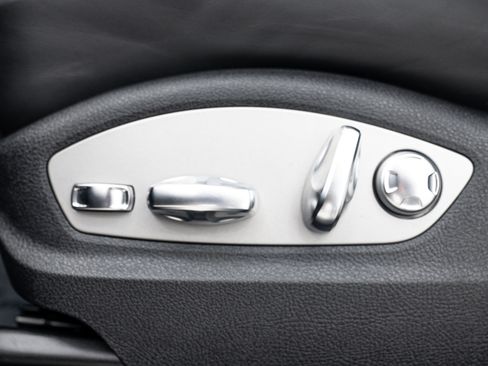 Certified 2023 Porsche Macan AWD/4WD image 18