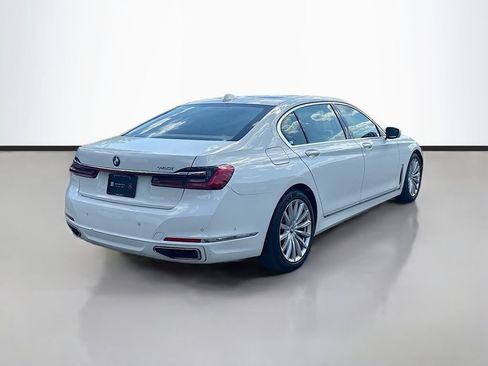 Used 2022 BMW 740i w/ Premium Package RWD image 3