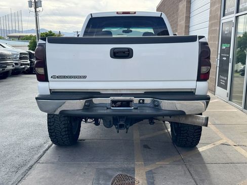 Used 2006 Chevrolet Silverado 2500 W/T w/ Skid Plate Package AWD/4WD image 4