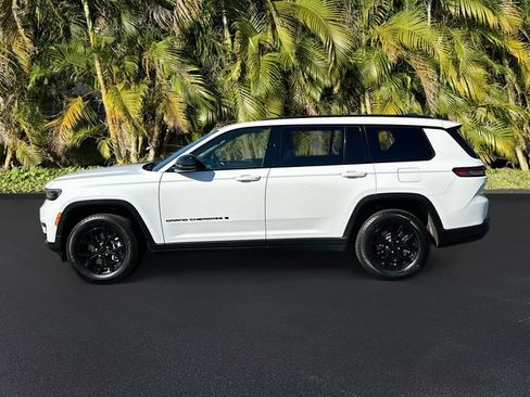 Used 2024 Jeep Grand Cherokee L Altitude RWD image 9