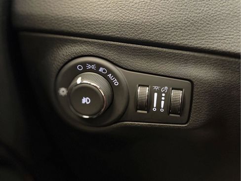 Used 2020 Jeep Compass Limited image 40