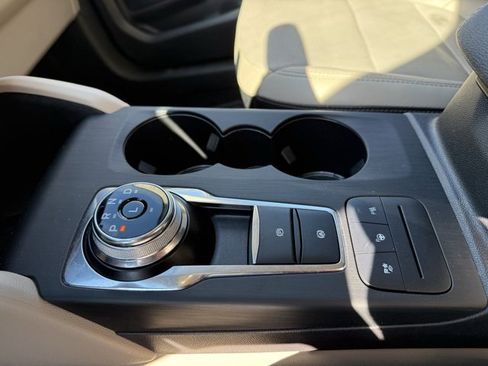 Used 2020 Ford Escape Titanium image 19