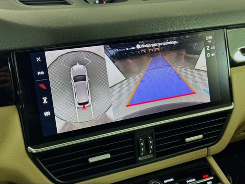 Used 2023 Porsche Cayenne image 34