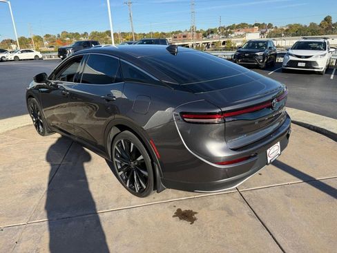 Used 2023 Toyota Crown Platinum image 8