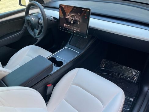 Used 2023 Tesla Model Y Long Range AWD/4WD image 7