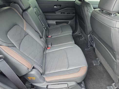 Used 2025 Nissan Pathfinder Platinum w/ Cargo Package FWD image 11