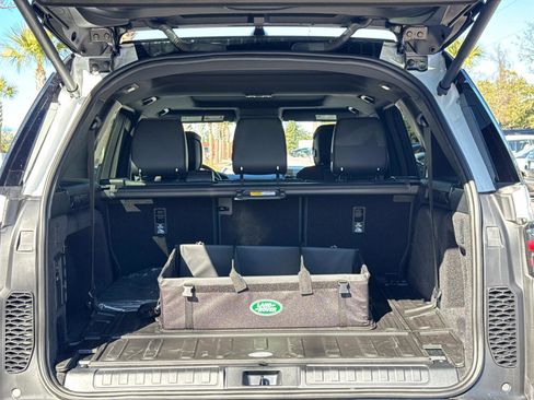 New 2025 Land Rover Discovery Dynamic SE image 11