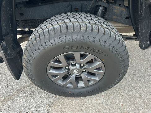 Used 2022 Toyota Tacoma SR5 AWD/4WD image 28
