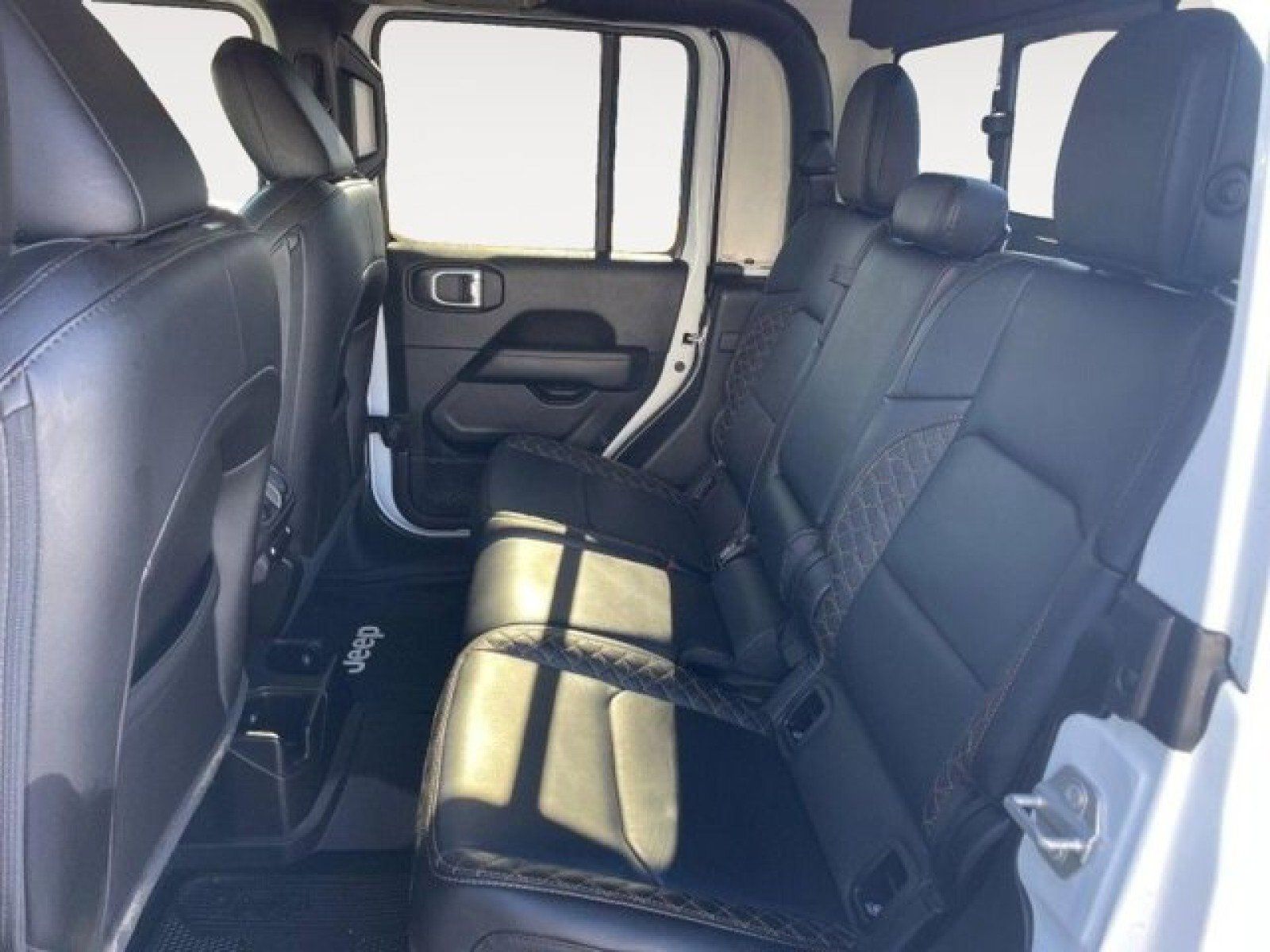 Used 2021 Jeep Gladiator Overland AWD/4WD image 15