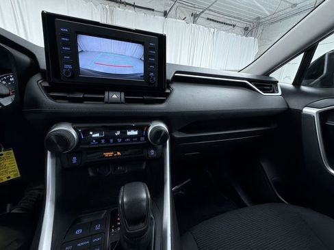 Used 2019 Toyota RAV4 LE AWD/4WD image 20