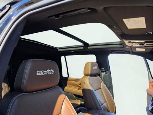 Used 2021 Chevrolet Suburban High Country AWD/4WD image 21