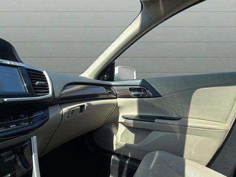 Used 2017 Honda Accord EX-L image 13