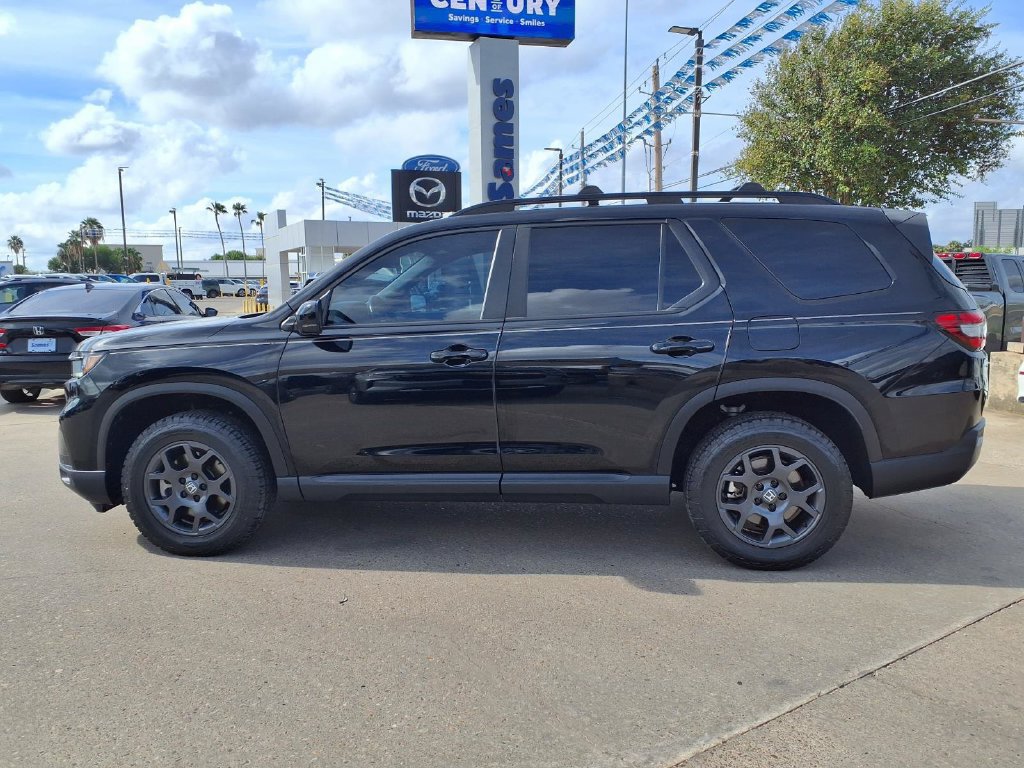 Used 2025 Honda Pilot TrailSport image 5
