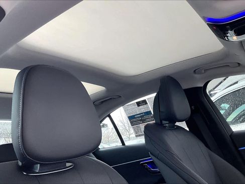 Used 2025 Mercedes-Benz E 350 4MATIC Sedan image 13