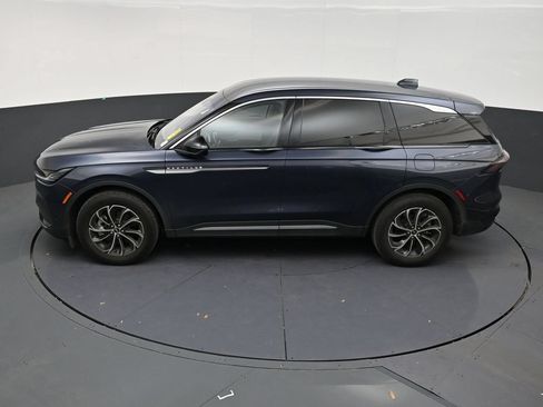 Used 2024 Lincoln Nautilus Premier AWD/4WD image 12