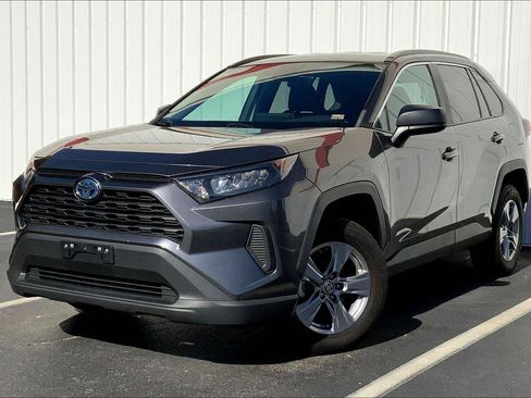Used 2022 Toyota RAV4 LE image 1
