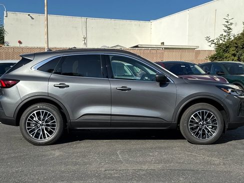 New 2025 Ford Escape SE image 4