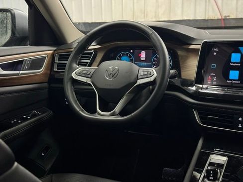 Used 2025 Volkswagen Atlas SE image 23
