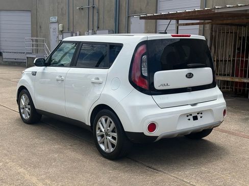 Used 2019 Kia Soul + FWD image 4