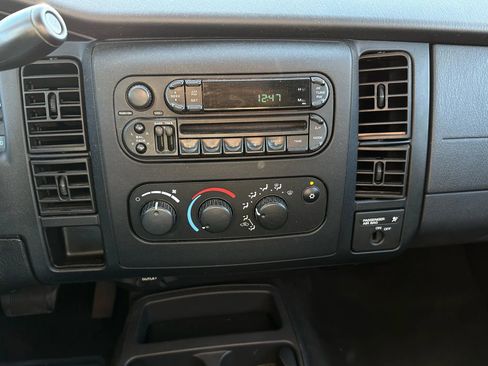 Used 2004 Dodge Dakota 2WD Club Cab w/ Tire & Handling Group image 22