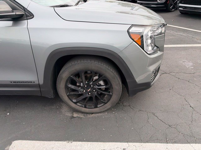 Used 2023 GMC Terrain SLE w/ Driver Convenience Package FWD image 16