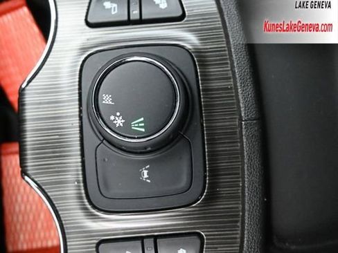 Used 2023 GMC Acadia SLT image 28