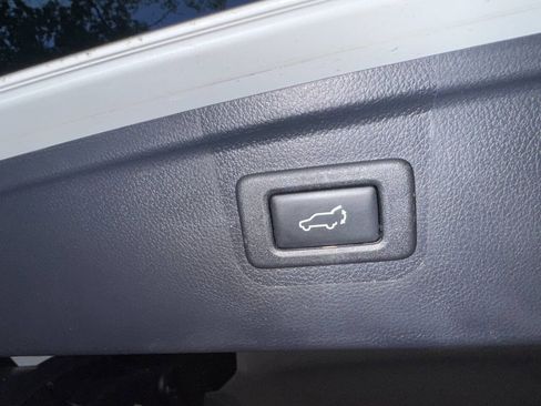 Used 2016 Subaru Outback 2.5i Limited AWD/4WD image 21