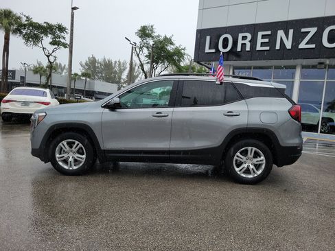 Used 2023 GMC Terrain SLE w/ Driver Convenience Package image 8