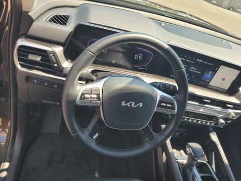 Used 2025 Kia Telluride S FWD image 30