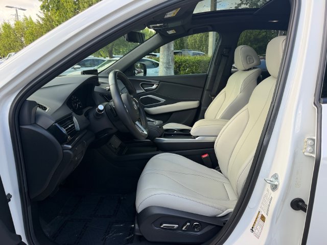 Used 2025 Acura RDX SH-AWD image 11