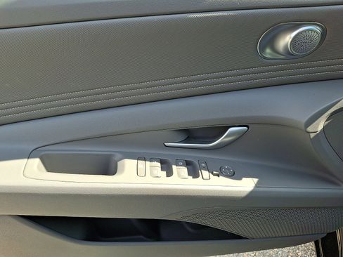 Certified 2025 Hyundai Elantra Sport FWD image 12