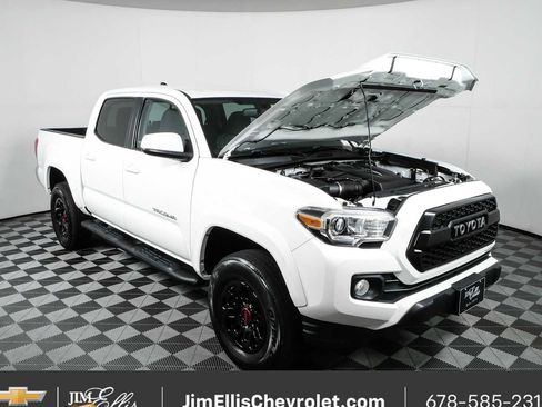 Used 2017 Toyota Tacoma SR5 w/ Tow Package AWD/4WD image 29