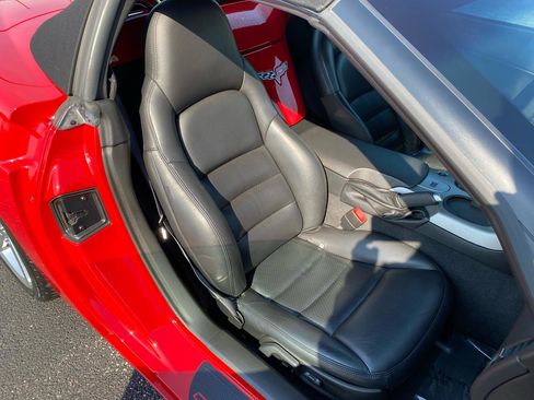 Used 2005 Chevrolet Corvette Convertible w/ Preferred Equipment Group RWD image 28