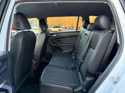 Used 2023 Volkswagen Tiguan SE image 26