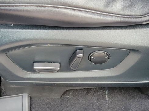 Used 2021 Ford Explorer XLT w/ Equipment Group 202A image 6