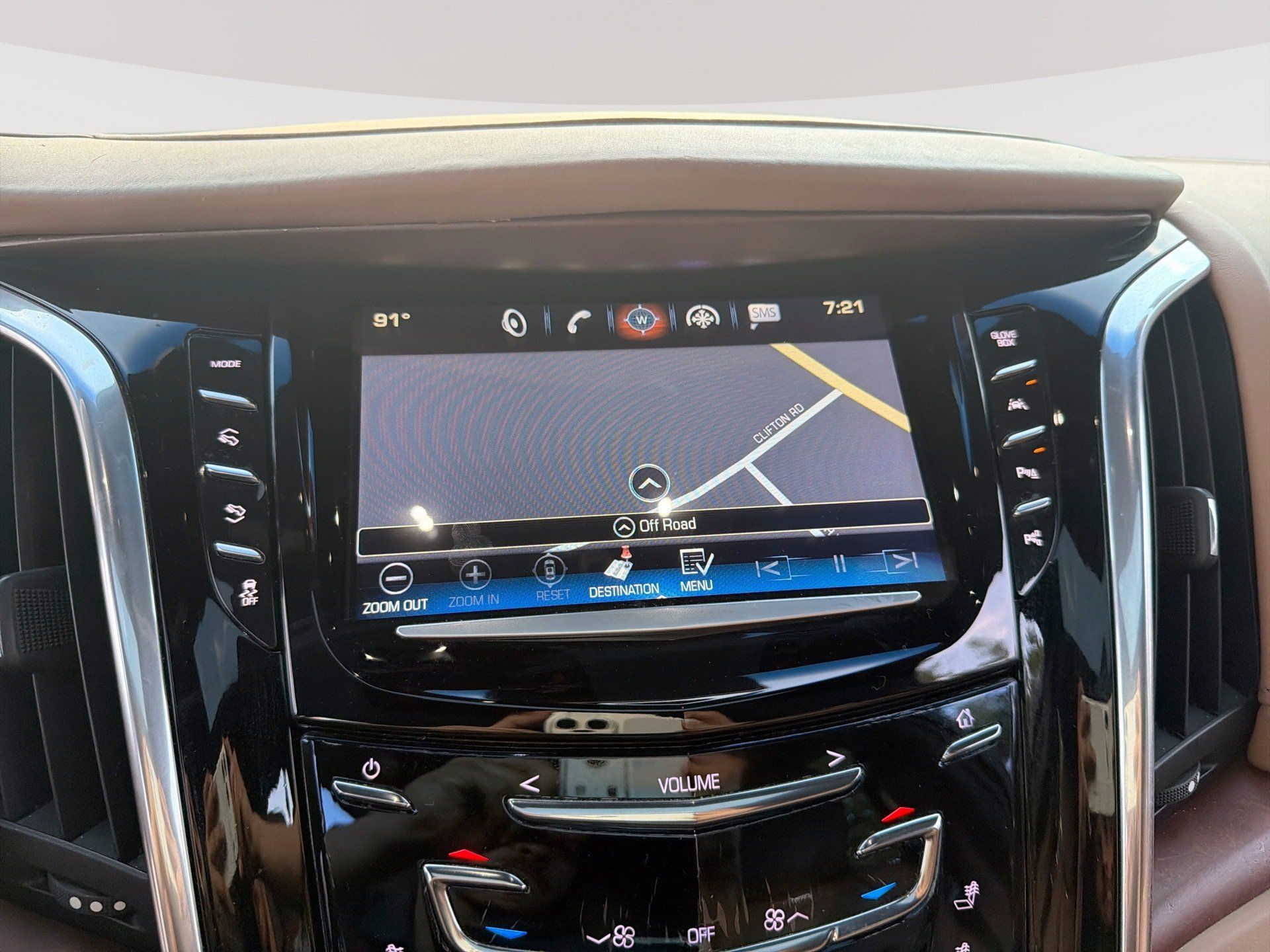 Used 2017 Cadillac Escalade ESV Platinum AWD/4WD image 19