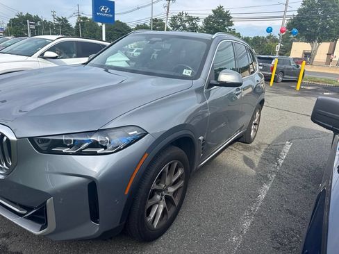 Used 2024 BMW X5 xDrive40i w/ Premium Package AWD/4WD image 2
