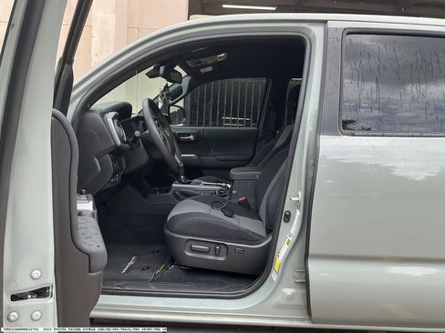 Used 2023 Toyota Tacoma TRD Off-Road w/ Technology Package AWD/4WD image 8