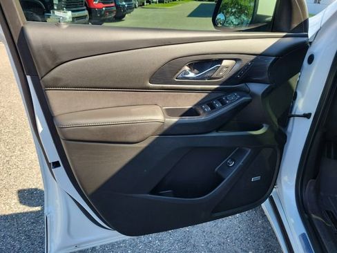 Certified 2022 Chevrolet Traverse High Country FWD image 24