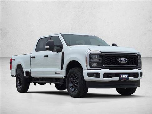 Used 2025 Ford F250 XL w/ STX Appearance Package AWD/4WD image 3