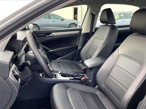 Used 2022 Volkswagen Passat 2.0T SE image 22