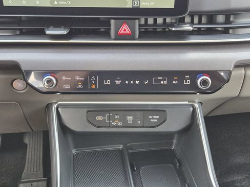 New 2026 Kia Carnival EX FWD image 16