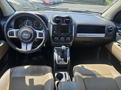 Used 2014 Jeep Compass Latitude w/ Sun/Sound Group FWD image 10
