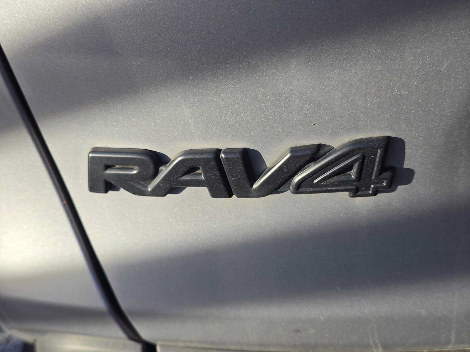 Used 2020 Toyota RAV4 Limited AWD/4WD image 5