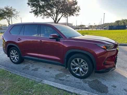 Certified 2024 Toyota Grand Highlander FWD image 8