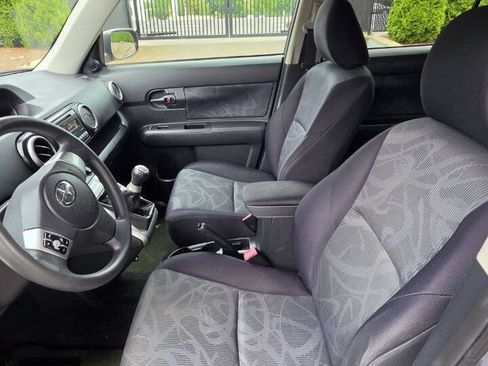 Used 2012 Scion xB FWD image 9