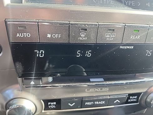 Used 2017 Lexus GX 460 Luxury w/ Preferred Accessory Package AWD/4WD image 4