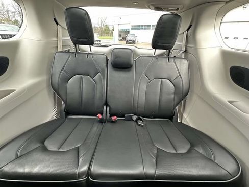 Used 2020 Chrysler Pacifica Limited image 33