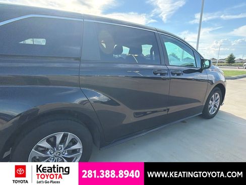 Certified 2025 Toyota Sienna LE FWD image 2
