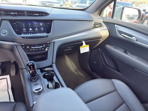 New 2026 Cadillac XT5 Luxury image 23
